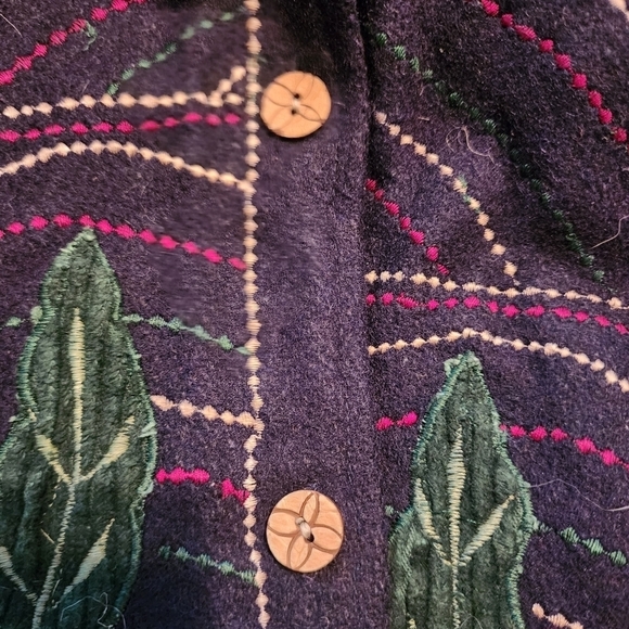 Embroidered Leaf Pattern Vest - Picture 5 of 7